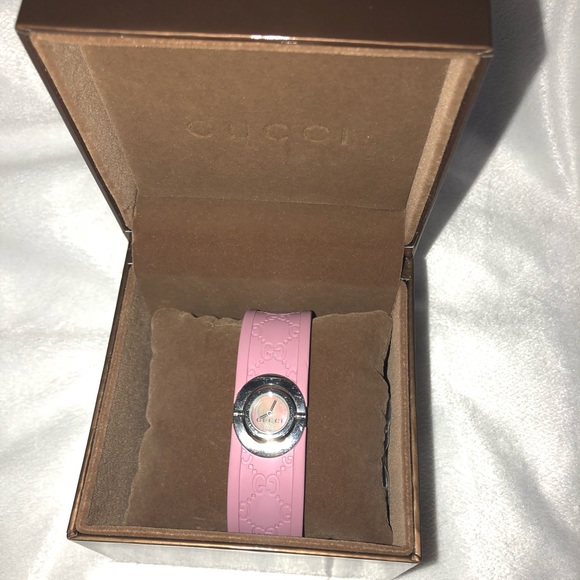 Authentic Gucci rubber watch - Picture 1 of 6